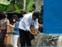 Presiden Jokowi Tinjau Pompa Hidram Program Kodam IX/Udayana di Desa Oinlasi