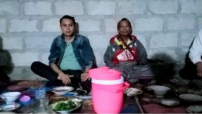 Wakil Bupati Malaka Kim Taolin Makan Bersama Masyarakat Desa Kateri di Suatu Senja
