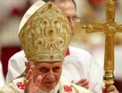 BREAKING NEWS : Paus Benediktus XVI Meninggal Dunia di Vatikan