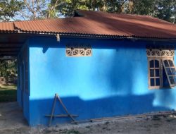 Direktur CV. Daisuli Siap Turunkan Bahan Untuk Perbaiki Rumah Bertolomeus di Desa Naas