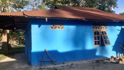 Direktur CV. Daisuli Siap Turunkan Bahan Untuk Perbaiki Rumah Bertolomeus di Desa Naas