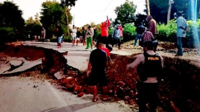 Ruas Jalan TTS Patah Akibat Gempa M 7,5 Maluku, BPBD NTT Bertindak