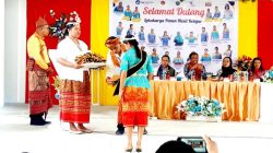 Maria Febronia Tahu Disematkan Penghargaan Sebagai Salah Satu Bunda Literasi Guru Penggerak 2024